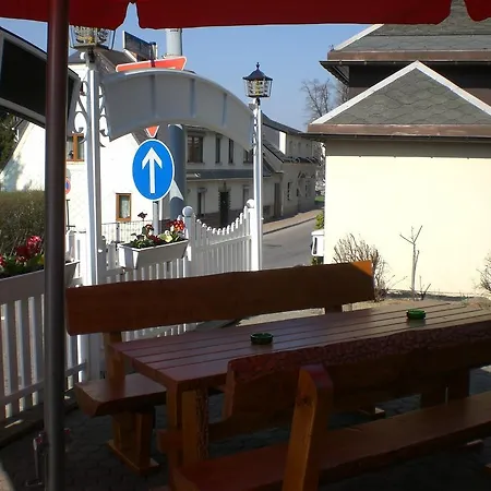 ゲストハウス Zur Wartburg